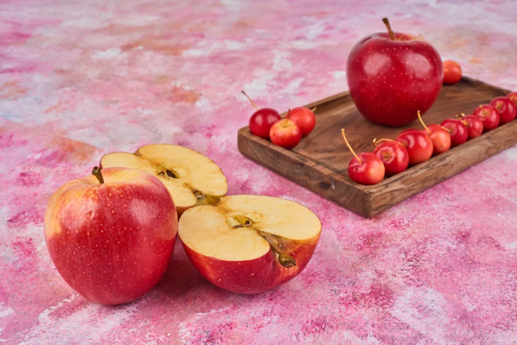 Apples, honeycrisp with skin, raw