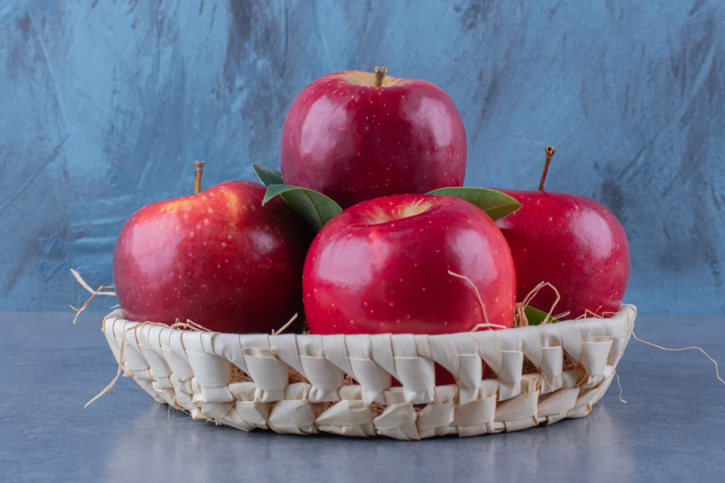Apples, red delicious, with skin, raw