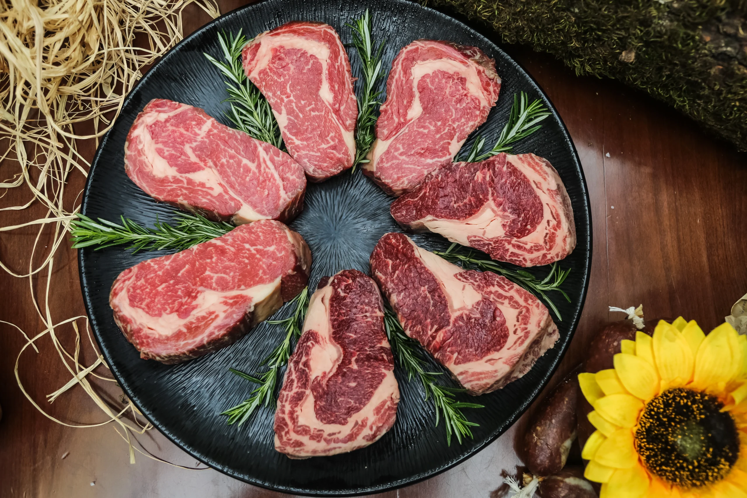 Beef, loin, top loin steak, boneless, lip-on, separable lean only, trimmed to 18 fat, choice, raw