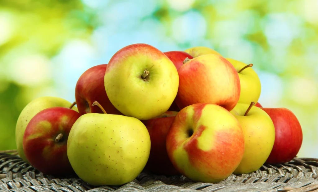 Health Benefits of Phytonutrients in Apples