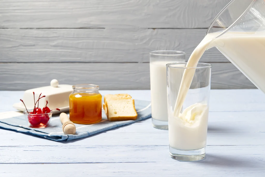 Milk, nonfat, fluid, with added vitamin A and vitamin D