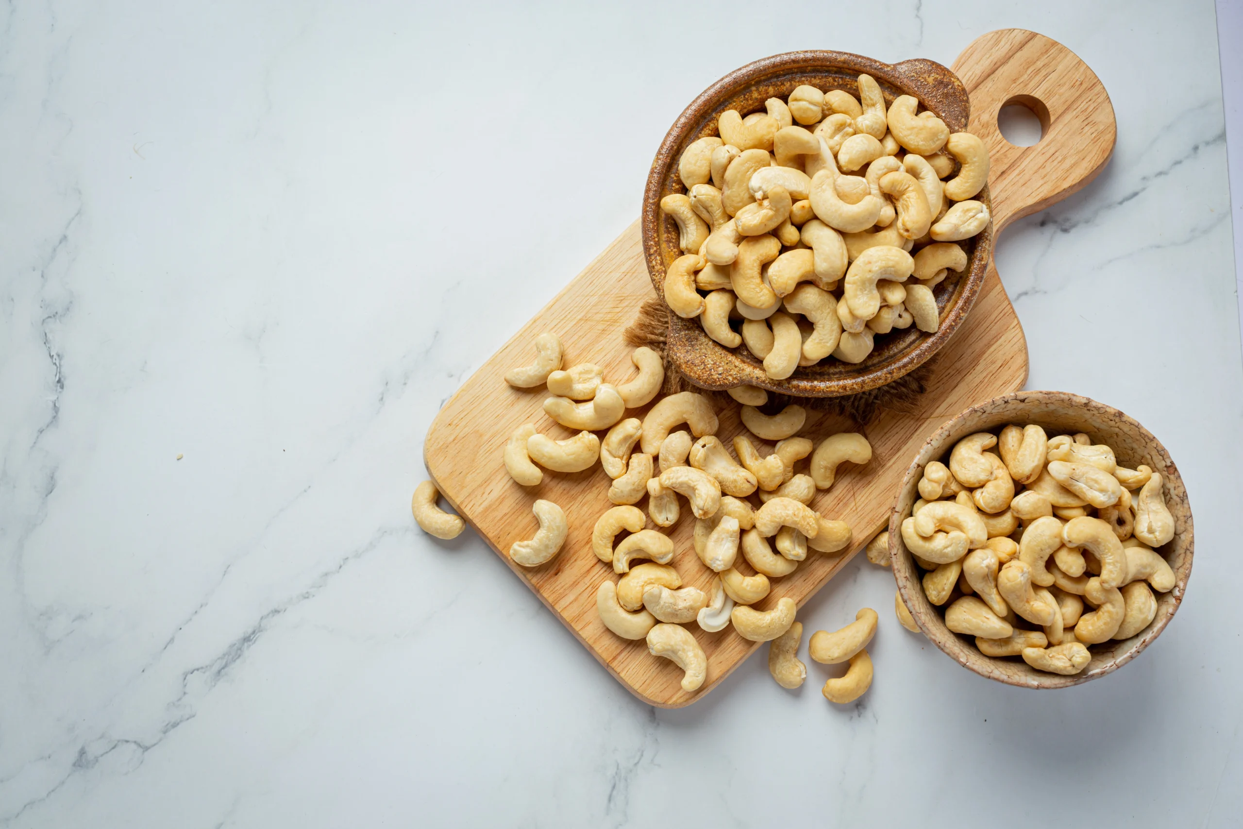 Nuts, cashew nuts, raw