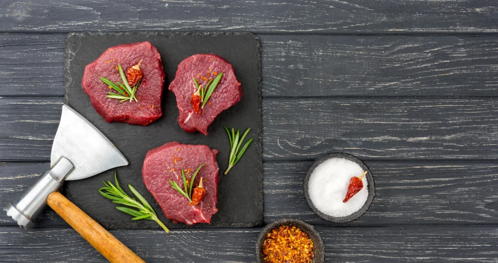 Phytonutrients Beef, loin, top loin steak, boneless, lip-on, separable lean only, trimmed to 18 fat, choice, raw