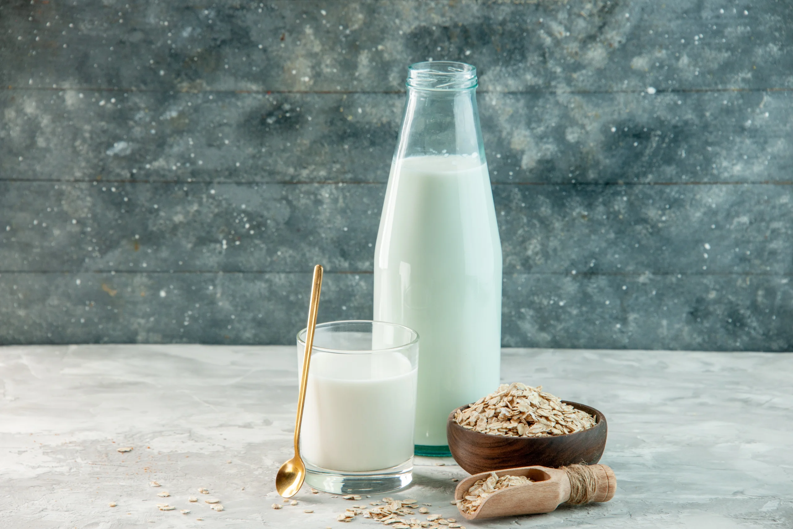 Oat milk, unsweetened, plain, refrigerated